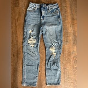 Hollister Vintage Ultra High-Rise Ripped Mom Jeans